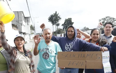 Tensión. La escasez de agua en Tumbaco obliga a familias a adaptar rutinas y enfrentar gastos adicionales para garantizar el consumo diario básico.