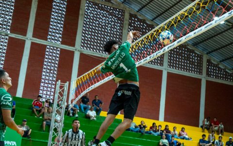 El joven colocador de Babahoyo Toreros, ´Moquillo´, brilla en la edición 2026 de la LNE.
