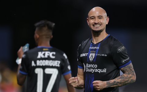 Carlos González marcó un doblete ante Universidad Central FC.