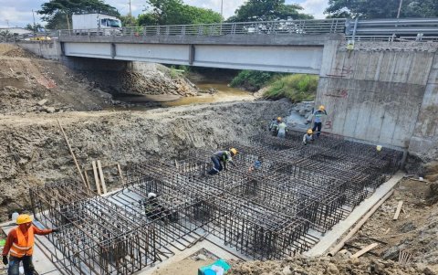 El puente de Lodana, ubicado en el cantón Santa Ana, cuenta con el 55% de avance