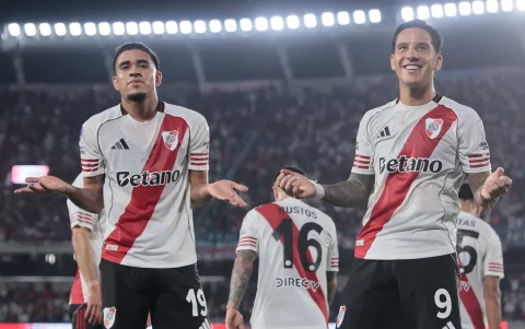 Páez (i) asistió en la victoria 1-0 de River Plate ante Carabobo, en la Copa Sudamericana.