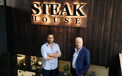 Diego Trujillo, fundador de la marca, y Kendru Vinces, gerente general, habla sobre la evolución de Datu Deli, y lo que llevó a la creación del Steakhouse.