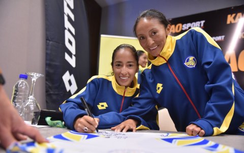 La marchista Nathaly León (d) alcanzó la medalla de bronce en la prueba de 42 kilómetros en el Mundial de Marcha por Equipos que se llevó a cabo en Brasil.