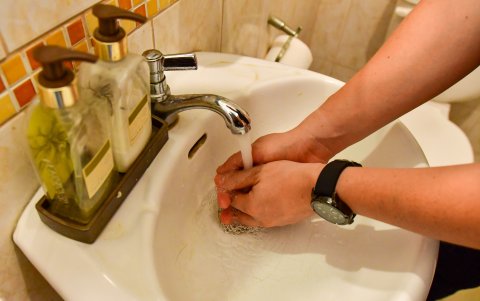 El servicio de agua potable en La Aurora suele ser deficiente, según sus moradores.