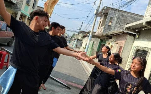 .Con más de 40 participantes, el proyecto liderado por Joao Robayo apuesta por el arte como motor de cambio comunitario y formación integral.