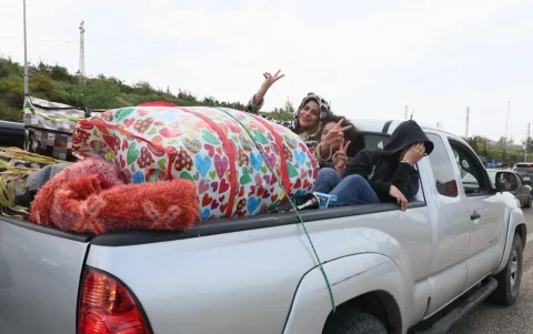 Atascos kilométricos en la autovía que une Beirut con el sur del Líbano.
