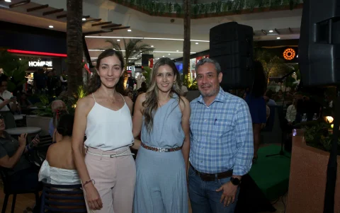 Mariella Pesantes, Nicole Leimbruger y Roque González.