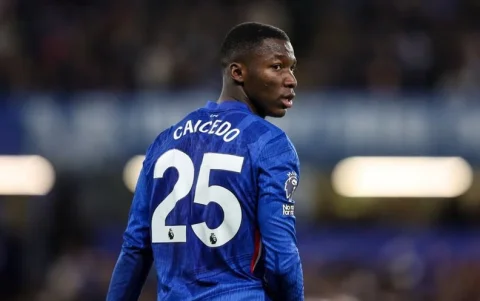 Moisés Caicedo, volante ecuatoriano del Chelsea.