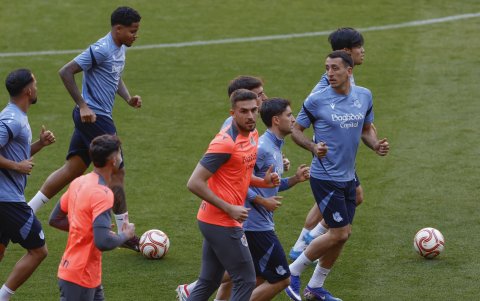 Mikel Oyarzabal será titular en Real Sociedad.