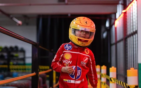 Los más pequeños también tienen su espacio en la pista y pueden vivir la emoción del karting de forma segura.