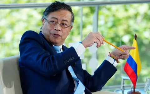 El presidente de Colombia, Gustavo Petro, mantiene una tensa relación con su homólogo ecuatoriano, Daniel Noboa, que ha escalado a una crisis comercial bilateral.