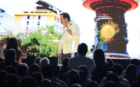 El exalcalde Jaime Nebot reapareció el 11 de abril de 2026 para brindar una conferencia sobre coyuntura nacional.