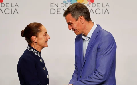 Pedro Sánchez recibió a Claudia Sheinbaum en Barcelona al inicio de la cumbre democrática.
