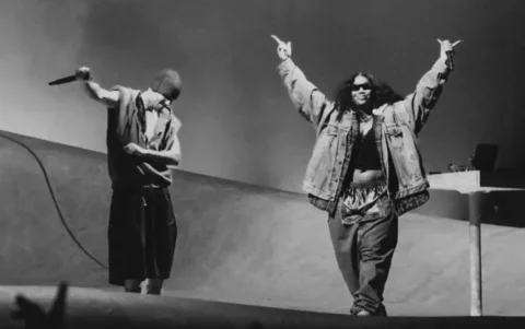 Justin Bieber y SZA interpretando 'Snooze'.