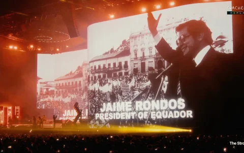 Mientras tocaban la canción 'Oblivius' (cuyo coro pregunta 