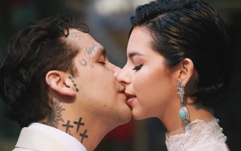 Medios de espectáculos han reportado un posible distanciamiento físico entre ambos, con Angela viviendo en el rancho de su familia.