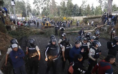 La imagen del presidente Daniel Noboa también se vio afectada por el paro nacional impulsado por la Conaie, que duró del 22 de septiembre al 22 de octubre de 2025.