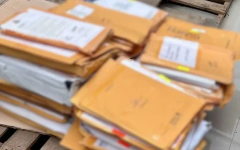 Allanamientos en Educación de la Policía buscan esclarecer irregularidades en contratos de uniformes.