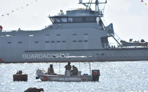 Armada del Ecuador fortalece presencia en Posorja para frenar ilícitos y proteger rutas marítimas.