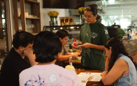 Este postre se ha convertido en la insignia del restaurante, siendo uno de los más demandados por clientes que buscan algo diferente.