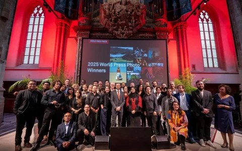 La imagen de un migrante ecuatoriano en Nueva York fue reconocida como la mejor del año.