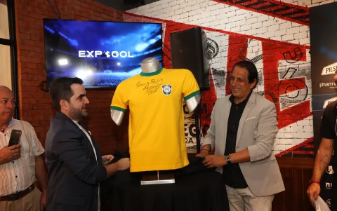 La presentación de la Expogol contó con la presencia de figuras del fútbol como José Francisco Cevallos (d).