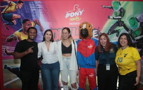 Jeremy Torres, Ana Belén Hallón, Daniella Sánchez, Valeria Cobeña y Alejandra Valverde.