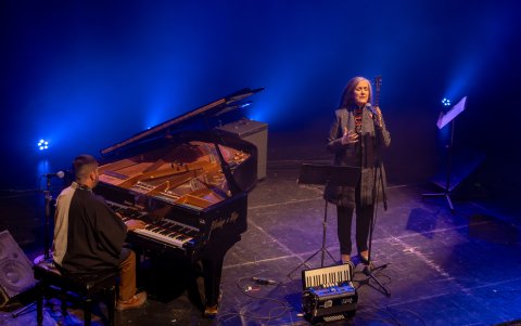 Daniel junto a la cantante Margarita Laso, quien participa en Llacta.