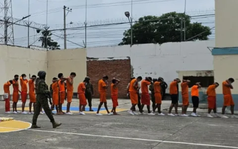 Noboa emite reglamento carcelario en 2026 para endurecer control en cárceles de Ecuador tras crisis de seguridad