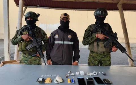 Gobierno de Noboa activa bloqueo total de celulares en cárceles de Ecuador desde 2026 para frenar delitos desde prisión