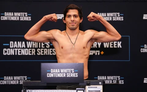 Con un récord de 17 victorias y solo una derrota, el guayaquileño Adrián Luna busca consolidarse como una promesa del MMA latinoamericano.