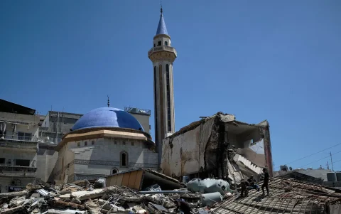 Ataque israelí en el centro de Tiro, sur de Líbano, horas antes de la entrada en vigor del alto el fuego.