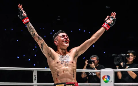 El peleador cuencano Martín Parra destaca en One Championship.