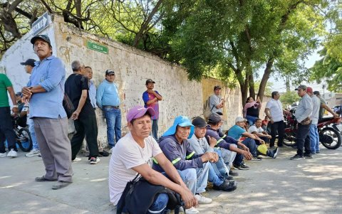 Los obreros se encuentran de brazos caídos tras la falta de pagos