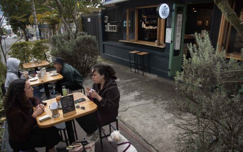 Los espacios se amparan en una normativa específica de uso del espacio público a través de una regulación denominada ‘parquito’.