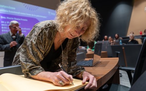 El eje del seminario en Quito fue el moldeamiento de la conducta verbal en psicoterapia.