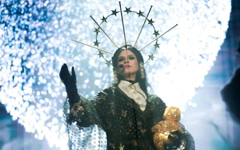 La cantante interpretó temas como 'Hijo de la luna' de la banda española Mecano.