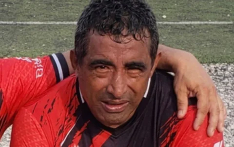 Carlos Kaiser en los últimos años jugaba en equipos barriales.