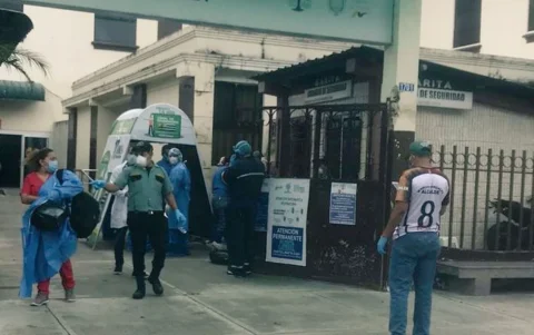 Afectados fueron atendidos en hospital Martín Icaza por vómito y fiebre tras brigada privada.