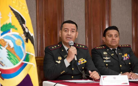 Inteligencia revisa tatuajes y antecedentes para evitar infiltración criminal en escuelas militares.