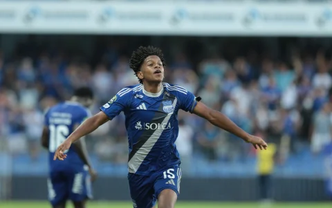 Luis Fragozo anotó su primer gol como profesional ante Liga de Quito.