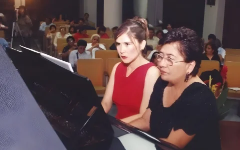 Formación musical con disciplina y vocación, reflejada en generaciones que proyectan su talento.