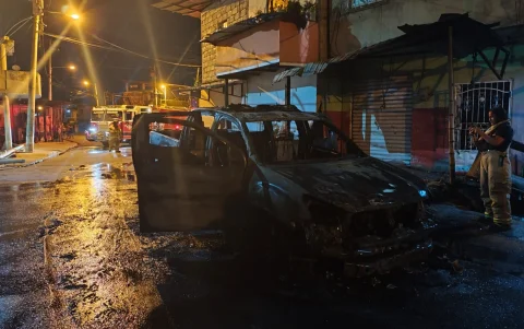 El hecho ocurrido en el barrio 4 de Abril, en Puerto Bolívar, es analizado por las autoridades, que indagan la modalidad empleada y posibles vínculos con grupos delictivos.
