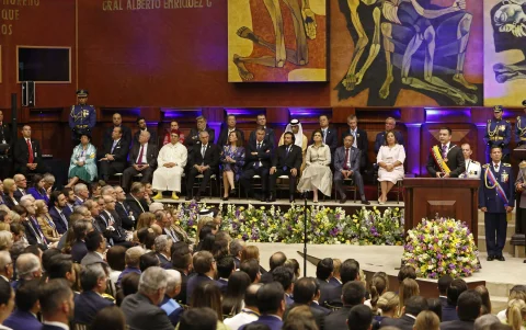 Gustavo Petro asistió a la posesión de Daniel Noboa el 24 de mayo de 2025 en la Asamblea Nacional.