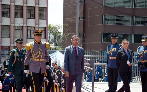 La tensión con Colombia acaba con la salida de Gustavo Petro de la Presidencia, según señala el embajador Arturo Félix Wong.