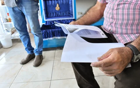 Familiares de fallecidos en el hospital Teodoro Maldonado Carbo.
