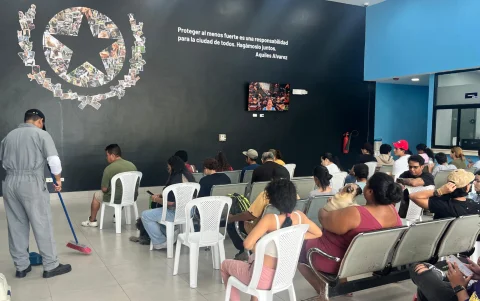 Pacientes esperan atención en el Centro Veterinario Municipal.