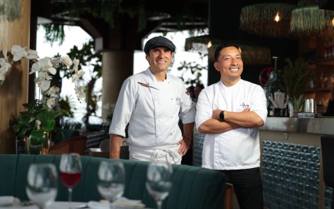 En Negroni, el chef Rudy junto al chef francés Giovanni Cambizaca.