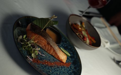 Un plato que celebra el producto local con técnicas internacionales.