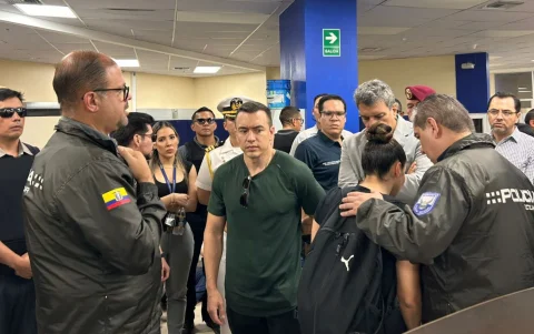 El presidente Daniel Noboa, sus ministros y otros funcionarios participaron en el allanamiento a oficina de CNEL.